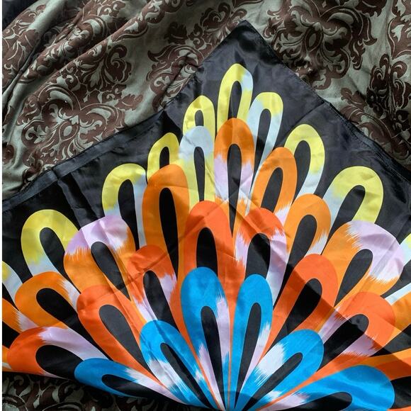 Psychedelic circular pattern satin MOSI scarf multicolor glossy colorful black - Picture 3 of 13